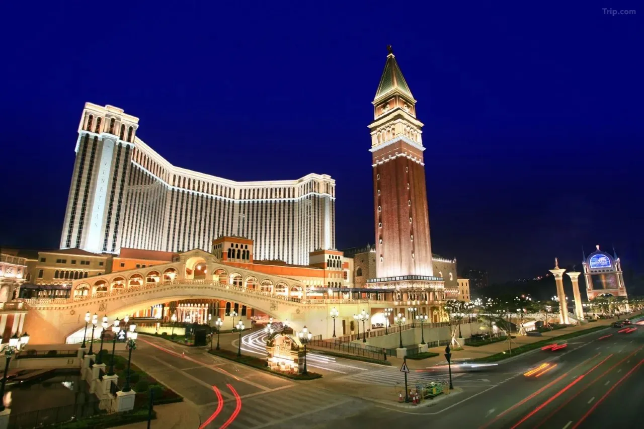 The Venetian Macao layered guestroom furniture composition