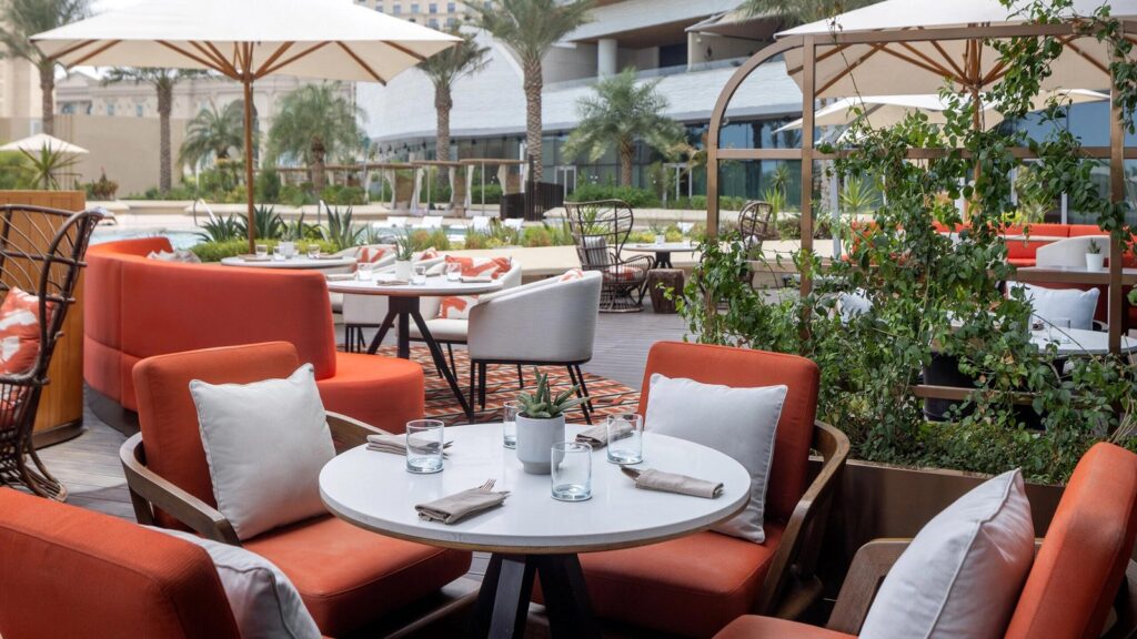 How to Coordinate Hotel Outdoor Furniture Dimensions