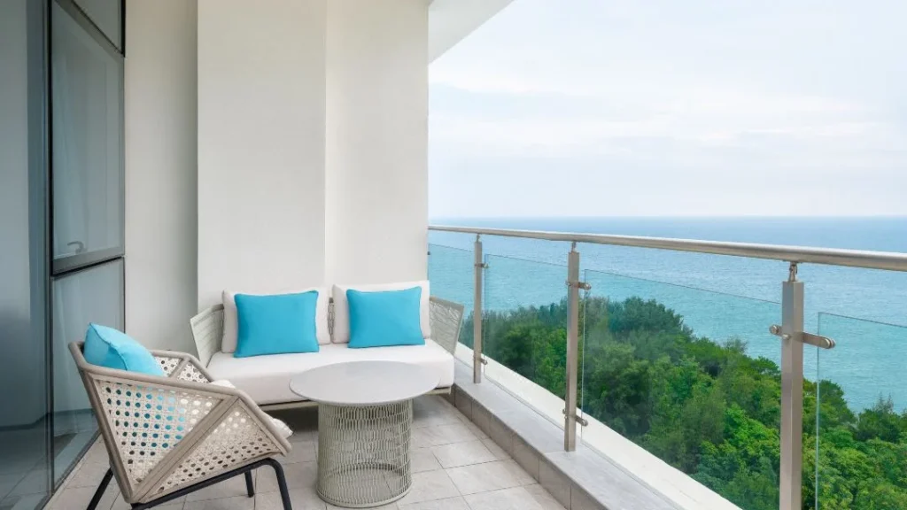 How to Plan Outdoor Furniture Wind Safety for a Hotel