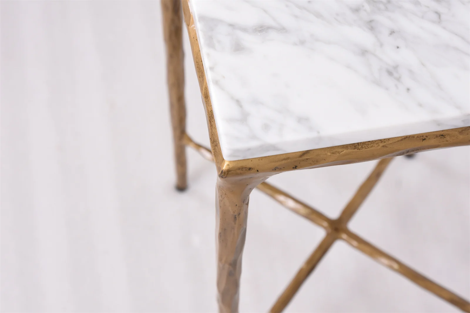 Light patterned tabletop edge over a textured bronze-colored support