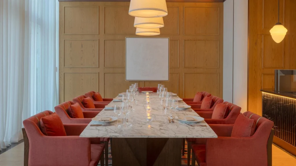 Restaurant Table Bases: Stability, Fit and Legroom
