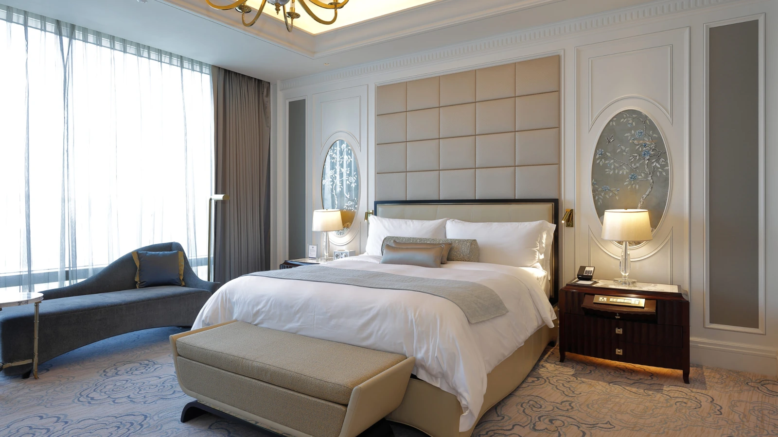 Bed seating and cabin furniture layout